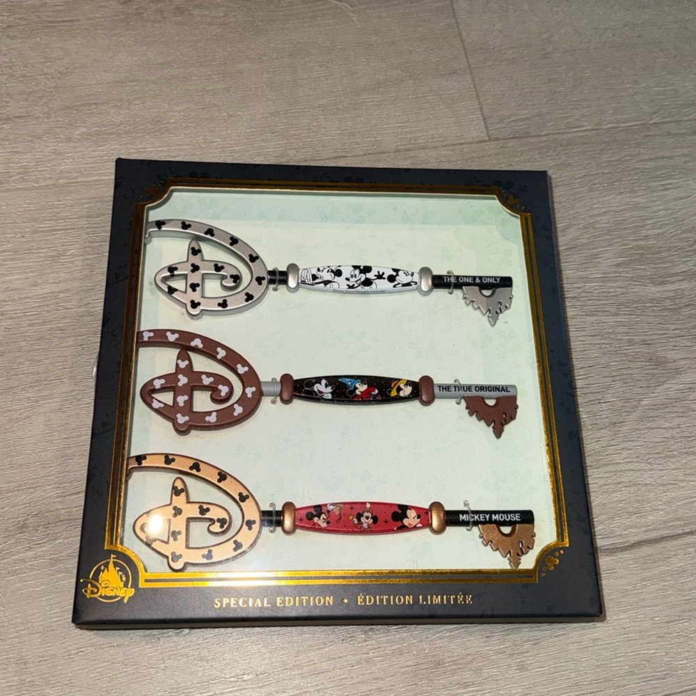 Disney Mickey Mouse Special Edition Through the Years Collectible Key Set New